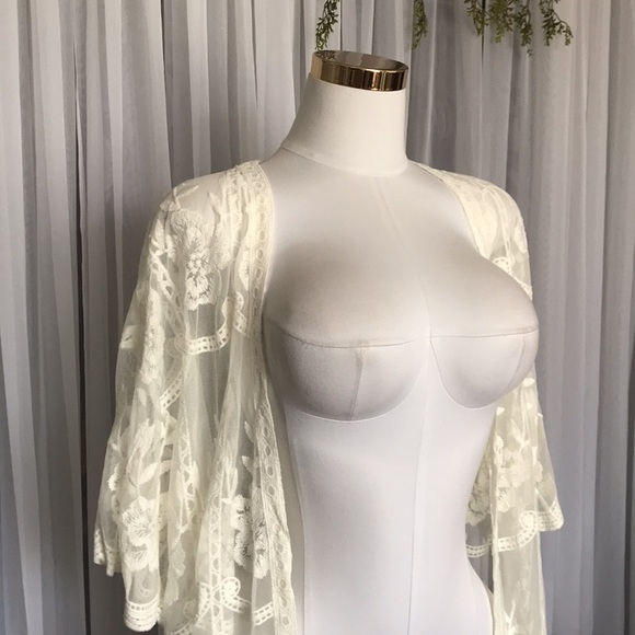 Elegant Lace Women’s Robe - Picture 3 of 4